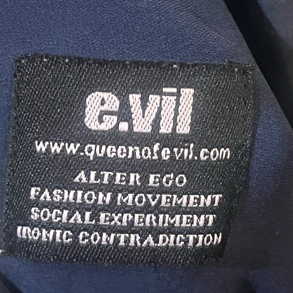 E.Vil Queen Of Evil Silk Skull Print Button Front Blouse Small - Picture 5 of 5